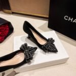 Elegant Black Suede Kitten Heel Pumps - N0032